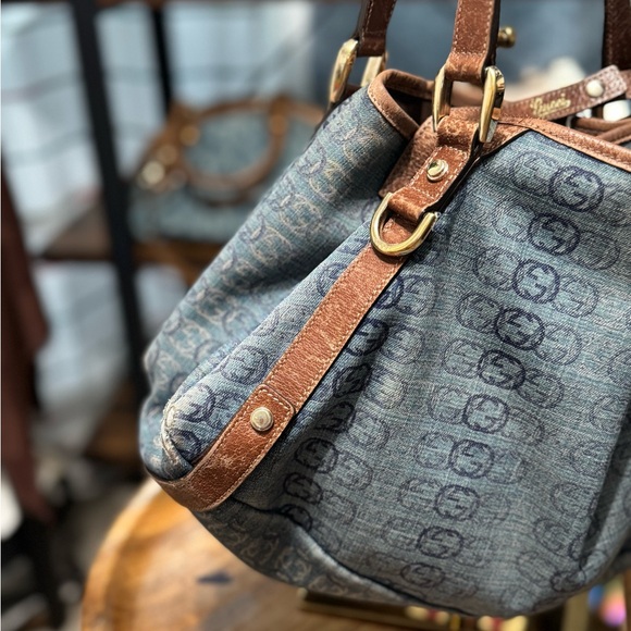 Gucci blue denim monogram tote with snap closure - Picture 6 of 9